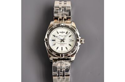  Breitling Avenger Stainless Steel Strap White Dial Sword-Shaped Hand Minute Track Date Window Watch
